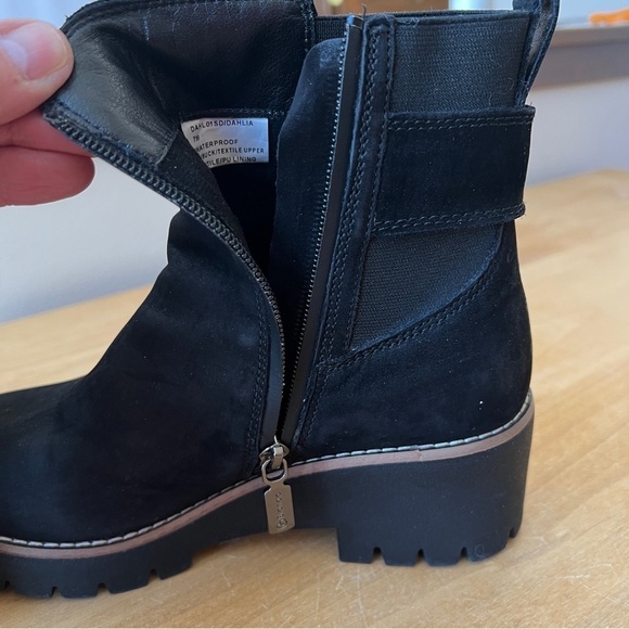 BLONDO DANIKA BLACK NUBUCK BOOTS 7M WATERPROOF ANKLE ZIP LUG SOLE EDGY CASUAL - Picture 10 of 13